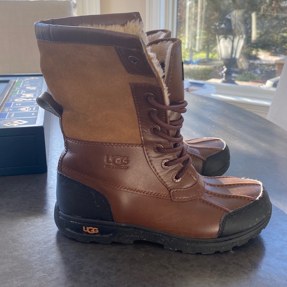 Ugg snow boots rain size 4 kids